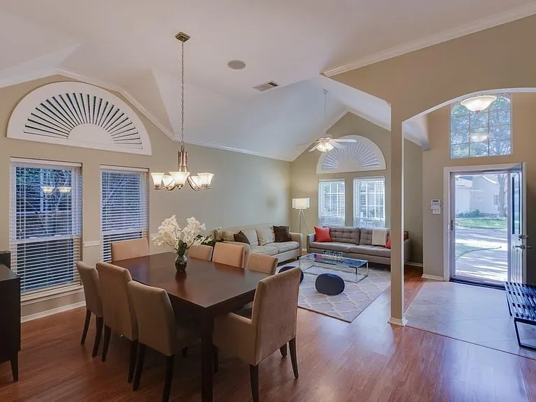 4035 Briarbend Rd — Photo 8