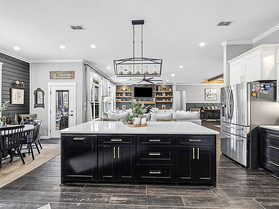 5th image of 1895 Mount Carmel Rd