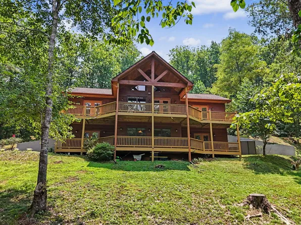 210 Majestic Dr, Hayesville, NC 28904