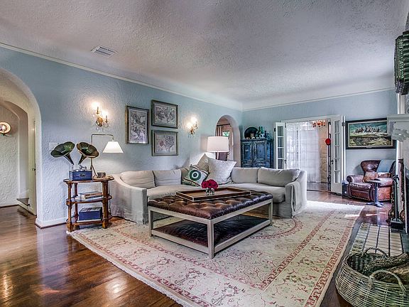 5th image of 203 Rosemary Ave