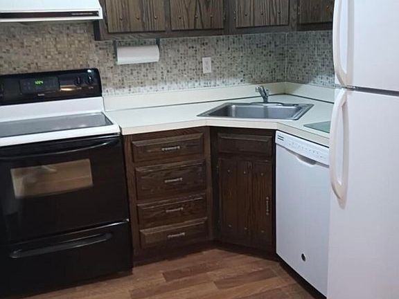 4th image of 99 Arrowood Rd Unit J