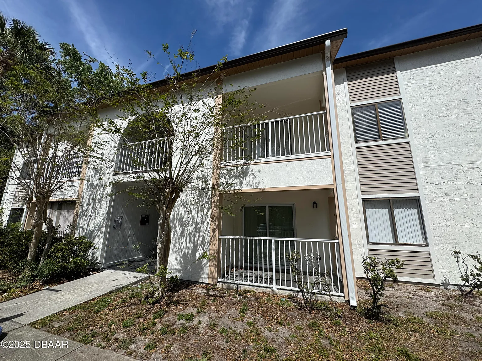 2 bed, 2.0 bath, 905 sqft, $1,800 — Photo 1