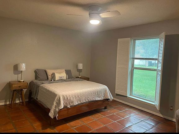 4th image of 712 Continental Dr APT 1