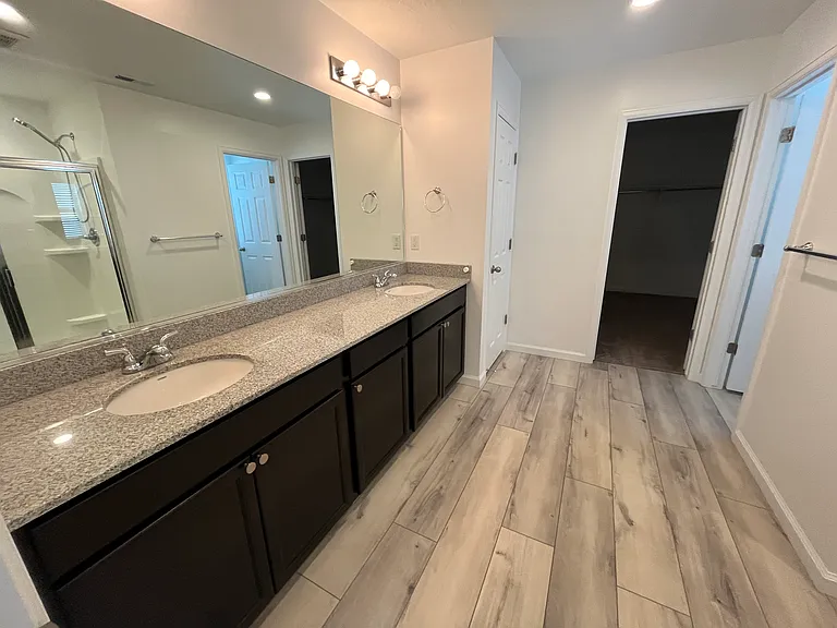 2042 N Elderberry Dr — Photo 4
