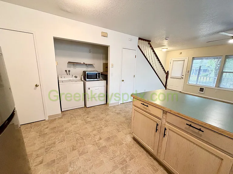 10030 N Lombard St — Photo 13