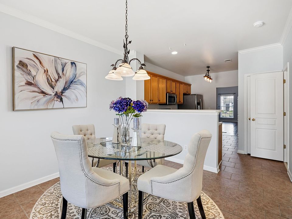 1st image of 208 Northcrest Commons Cir