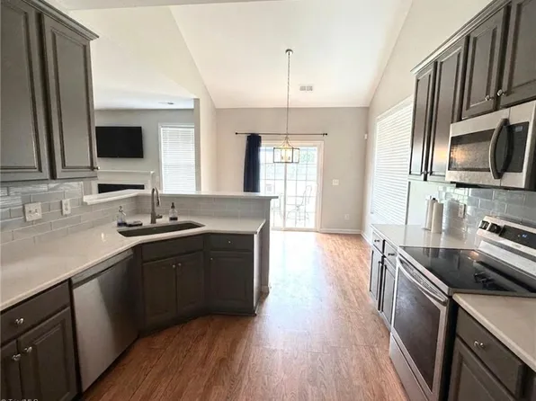 407 Timbercreek Dr, Mc Leansville, NC 27301