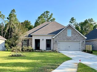 147 Flora Ln, Freeport, FL 32439