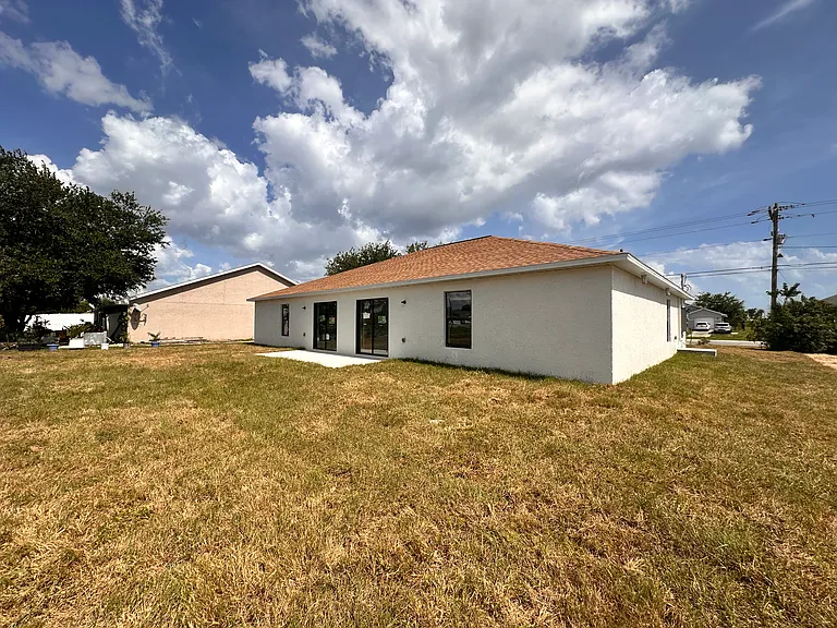 1107 Diplomat Pkwy E — Photo 3