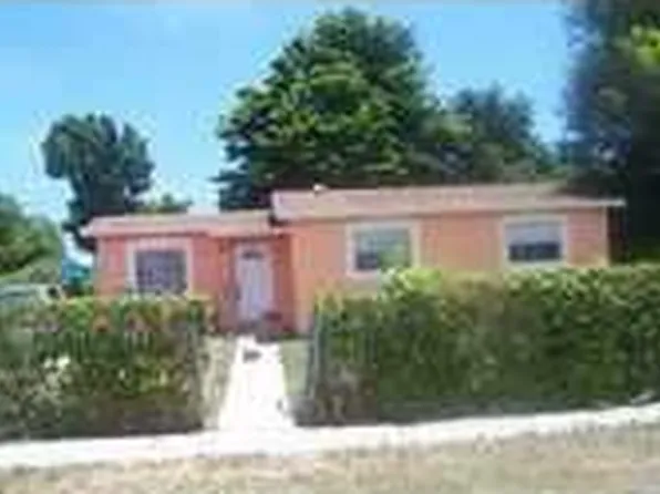 2740 NW 2nd St, Boynton Beach, FL 33435