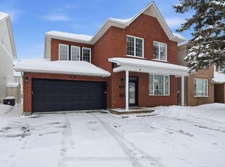 2104 Sandy Oaks Dr, Ottawa, ON K1W1H5