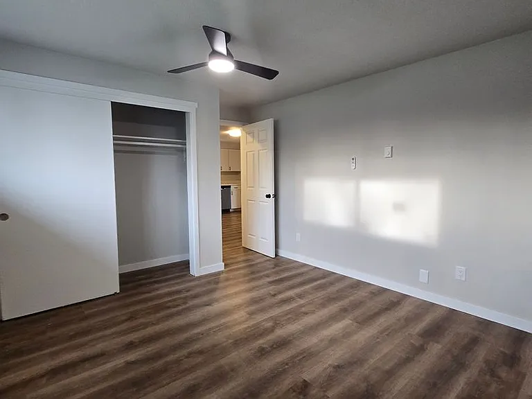 Oak Street Fourplex — Photo 11