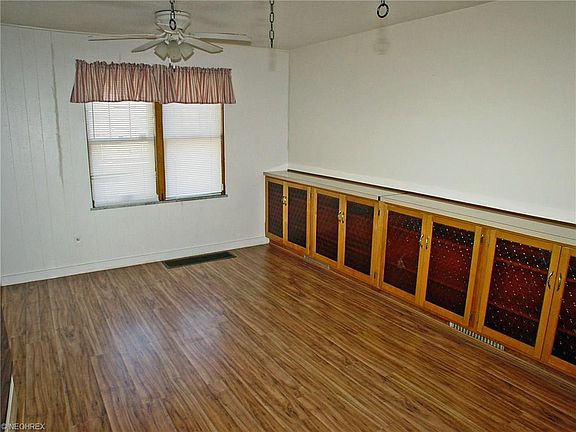 3rd image of 544 Brookline Dr