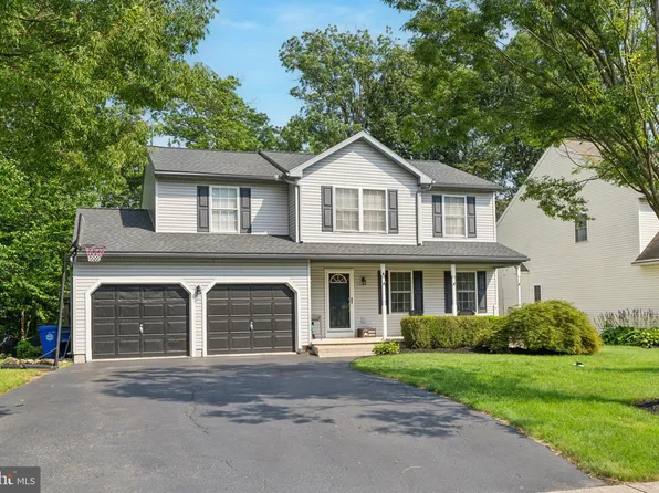 206 Clarion Dr, Douglassville, PA 19518