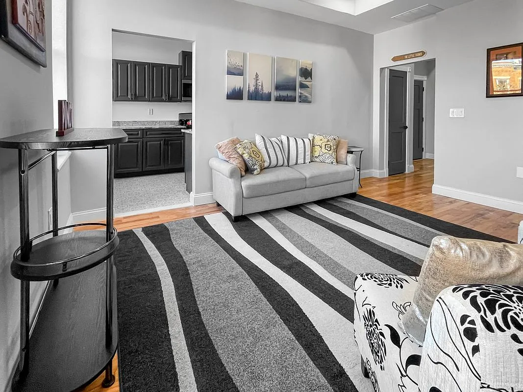 1 bed, 1.0 bath, 648 sqft, $1,550 — Photo 2