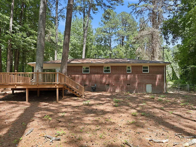 139 Windsor Cir — Photo 1