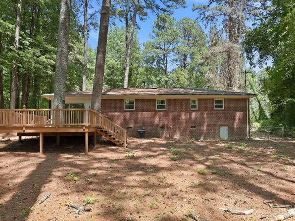 139 Windsor Cir, Chapel Hill, NC 27516