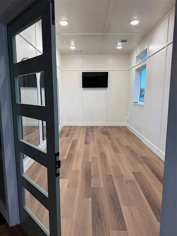 Studio, $2,000 — Photo 2