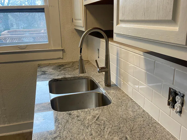 221 1/2 E Sycamore St #221-1/2 — Photo 3