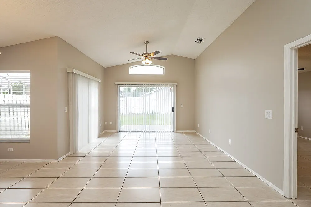3 bed, 2.0 bath, 1404 sqft, $2,275 — Photo 3