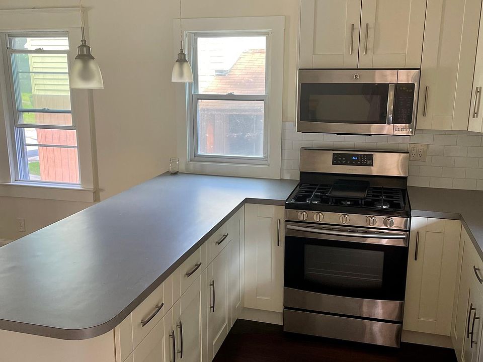 Modern kitchen, recently renovated.