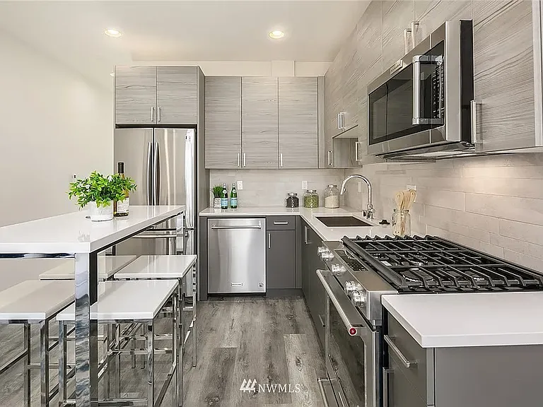9200F Roosevelt Way NE — Photo 4
