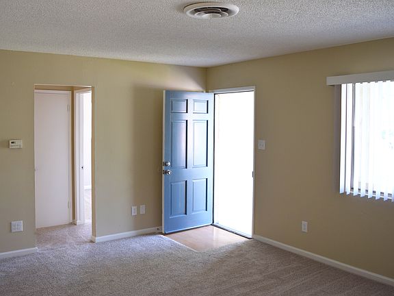 4th image of 741 E Johnston Ave