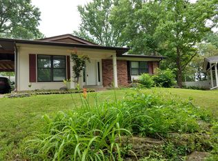 547 Blazedwood Dr, Ballwin, MO 63021