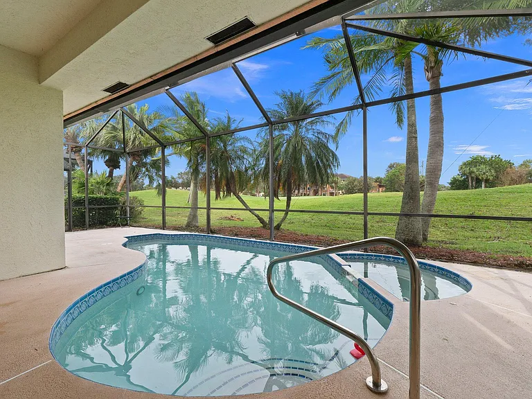 435 SW Jefferson Cir — Photo 38