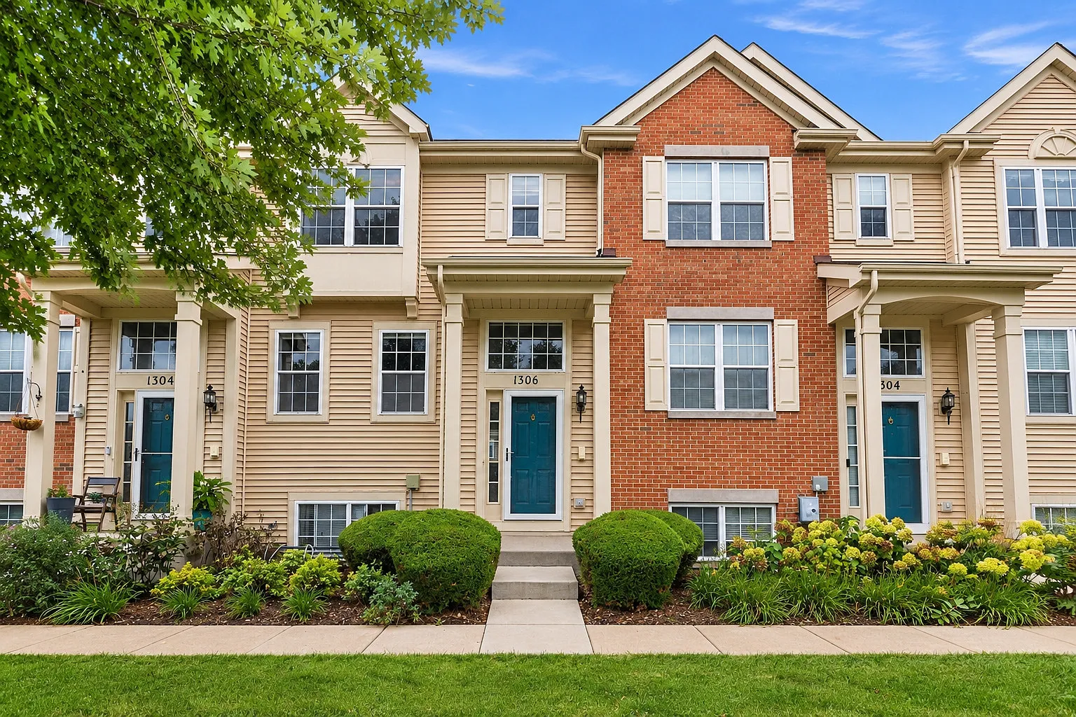2 bed, 1.5 bath, 1631 sqft, $2,395 — Photo 1
