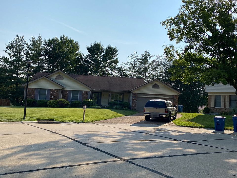 2nd image of 4 Wolf Hollow Ct