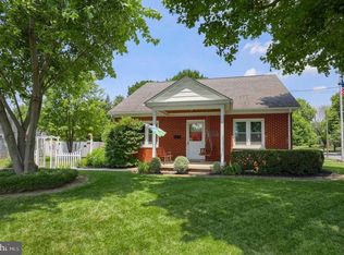 2285 State St, East Petersburg, PA 17520