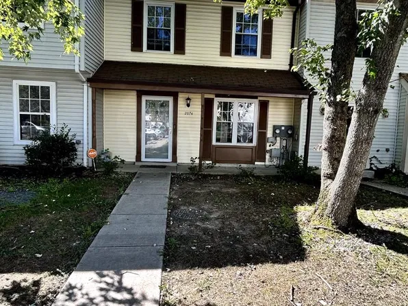 2074 Tanglewood Dr, Waldorf, MD 20601