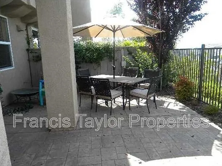 176 Aurora Ave — Photo 11