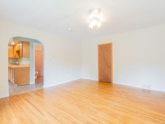 5th image of 3801 Elmdale Ave