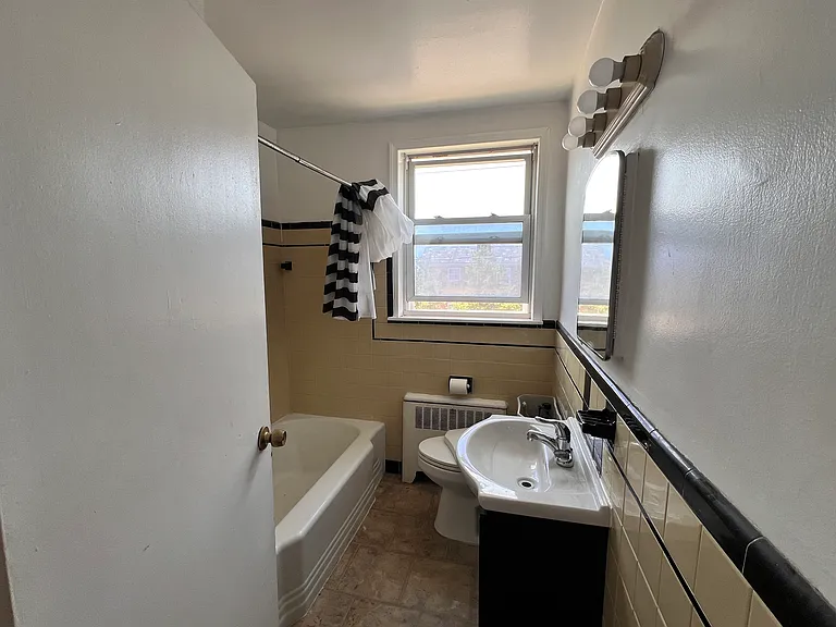 6901 Oakland St #2 — Photo 2