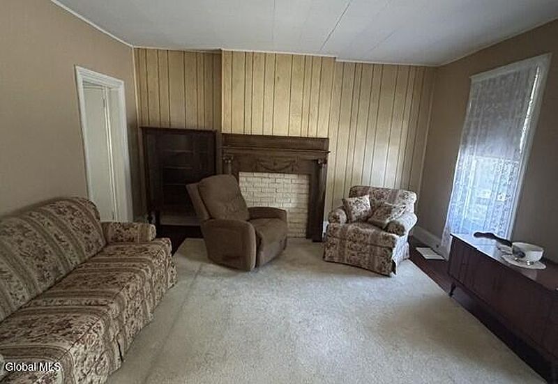 3rd image of 90 Pawling Avenue