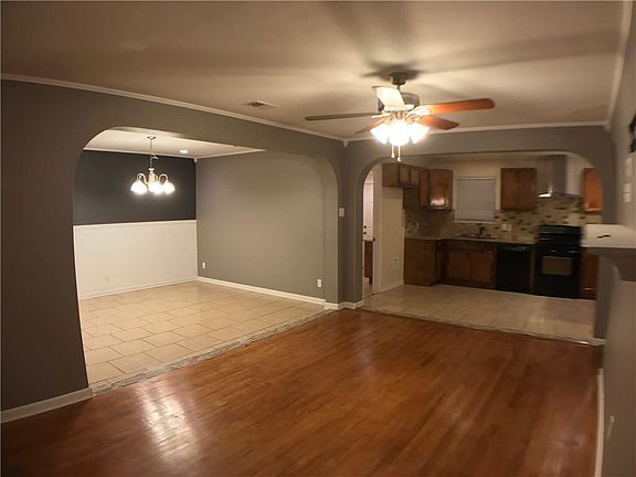 2nd image of 1600 Nichols St