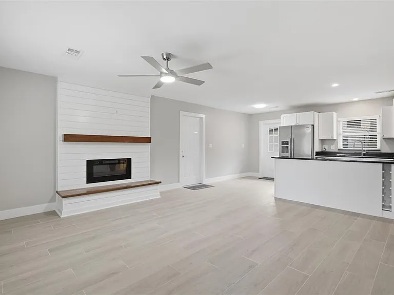 550 E Minnesota Ave — Photo 30