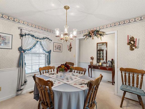 4th image of 2935 Clifton Dr