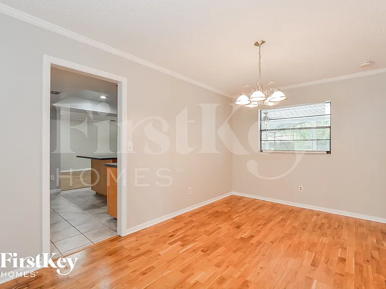 111 Slade Dr — Photo 7