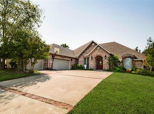 2615 N Firewood Dr, Fayetteville, AR 72703