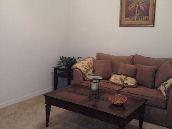 Den w Pullout couch
