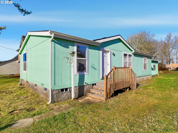 208 2nd St NE, Long Beach, WA 98631