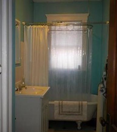 CLAWfoot tub! 