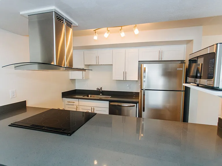 Maple Leaf Residences — Photo 25