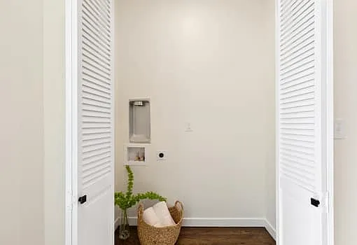 227 N Walnut St — Photo 16