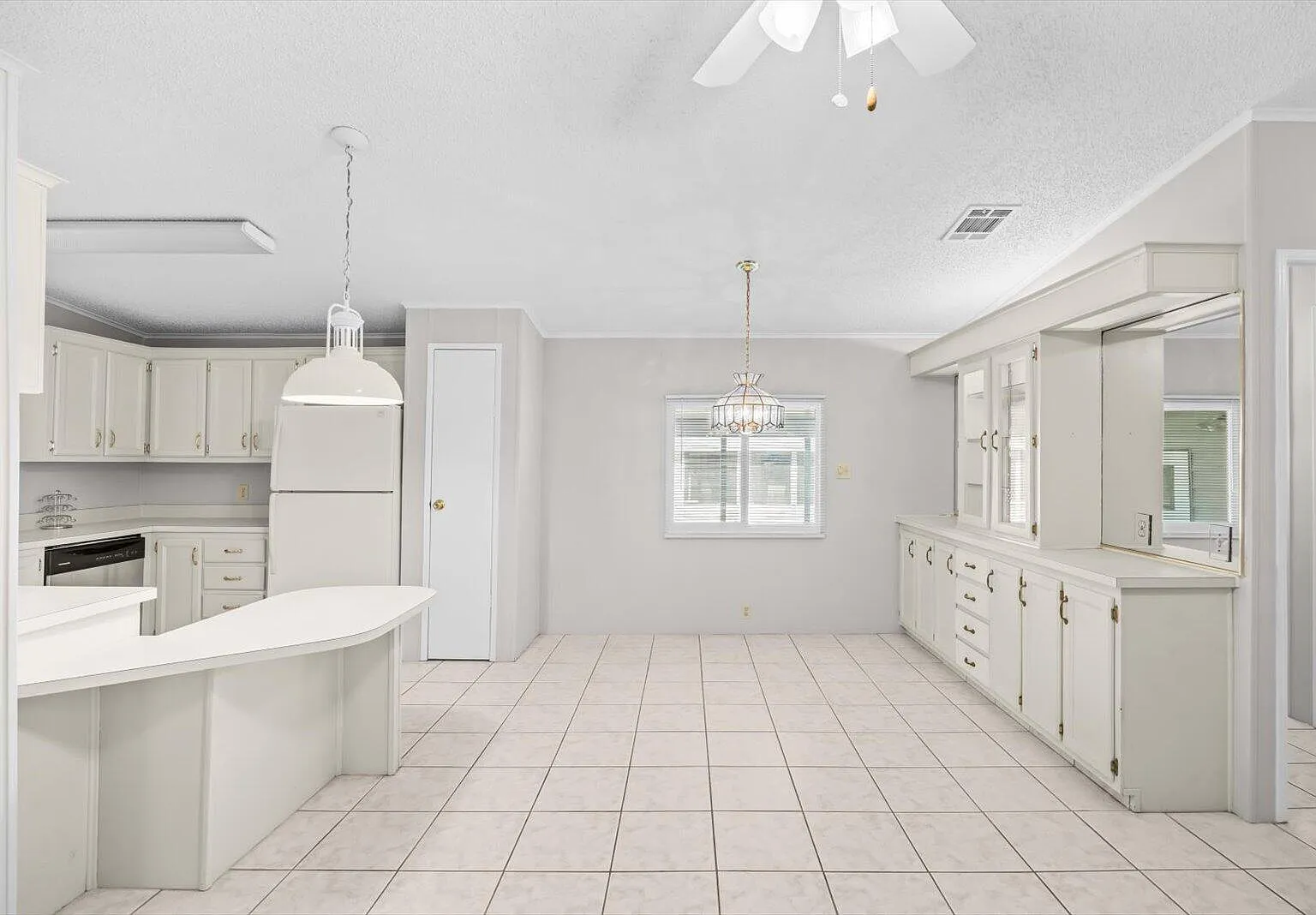 2 bed, 2.0 bath, 1144 sqft, $1,599 — Photo 4