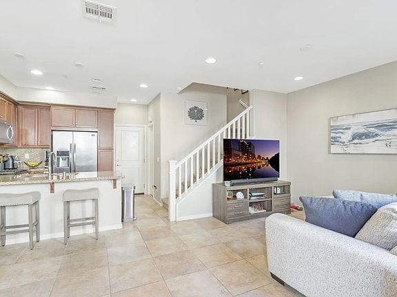 4th image of 44072 Calle Luz