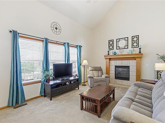 5th image of 1105 NW Long Dr